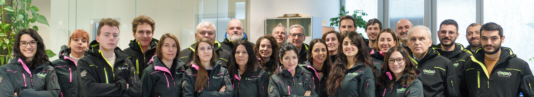 Foto di gruppo del team completo di GSA Ingegneria